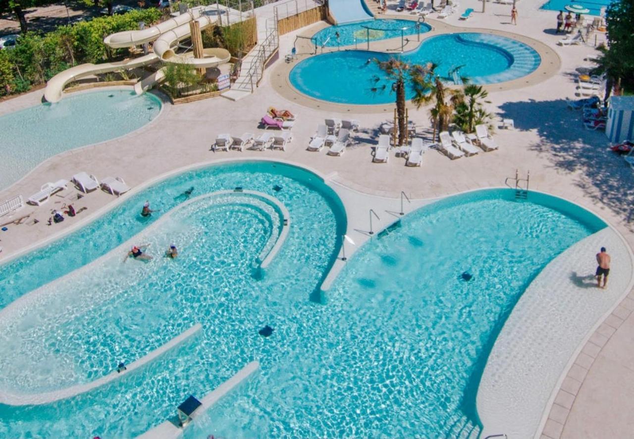 Olaszelmeny Beach Caravans Линяно Сабиадоро Екстериор снимка