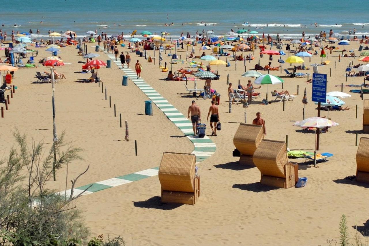 Olaszelmeny Beach Caravans Линяно Сабиадоро Екстериор снимка