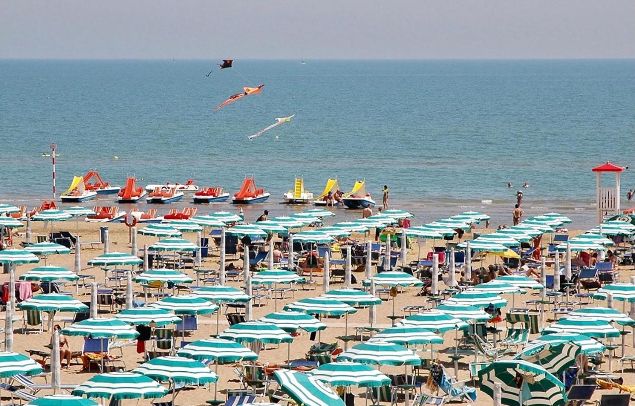 Olaszelmeny Beach Caravans Линяно Сабиадоро Екстериор снимка