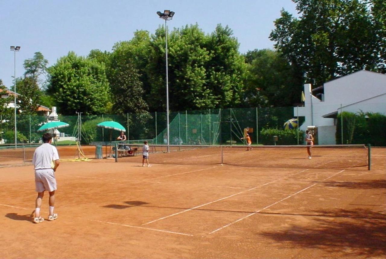 Olaszelmeny Beach Caravans Линяно Сабиадоро Екстериор снимка
